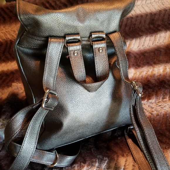 Backpack - Picture 2 of 3